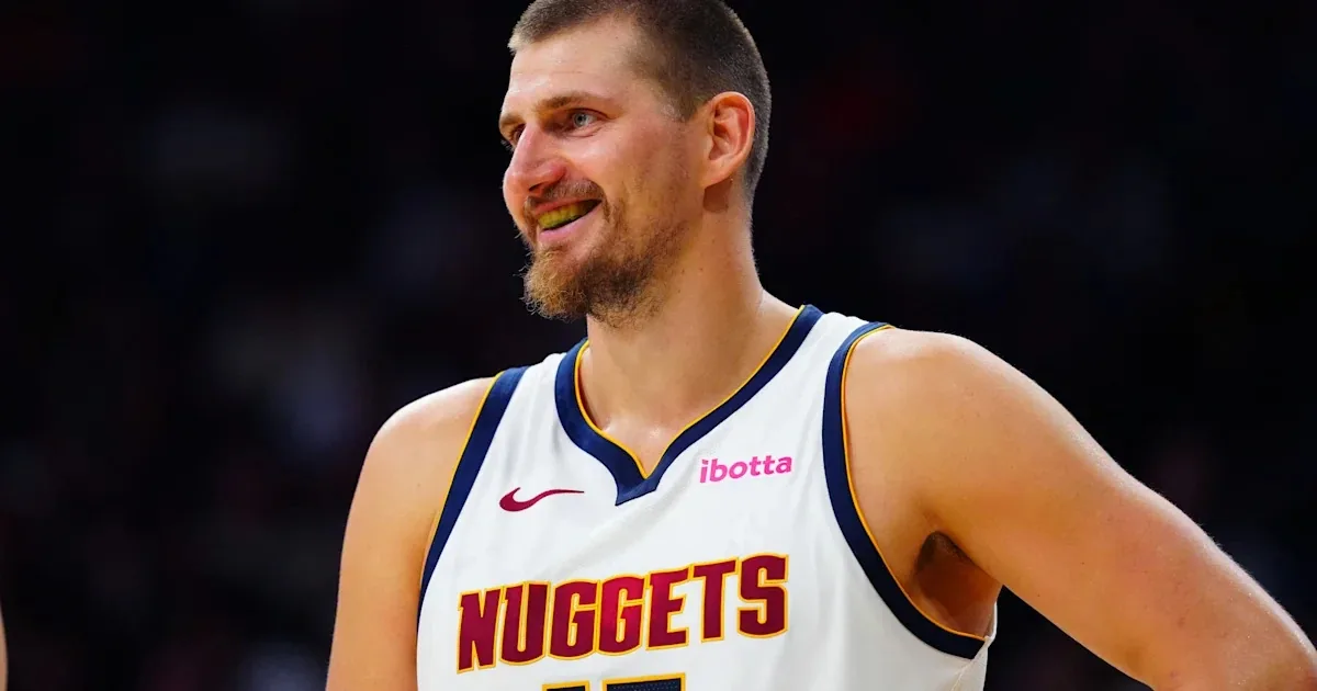 Nikola Jokić Unlocks Baseline with Signature Behind-the-Back Delivery to Aaron Gordon