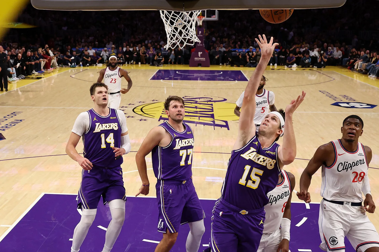 Lakers vs Clippers Headlines a Busy Night Across the NBA