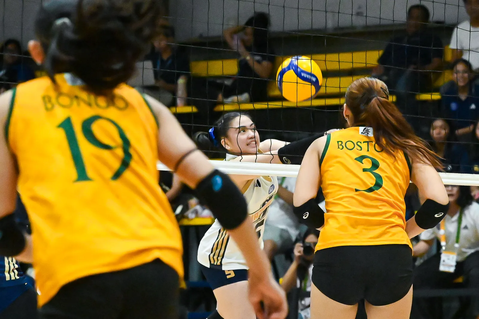 NUNS volleyball sweep seals perfect round as UST takes second